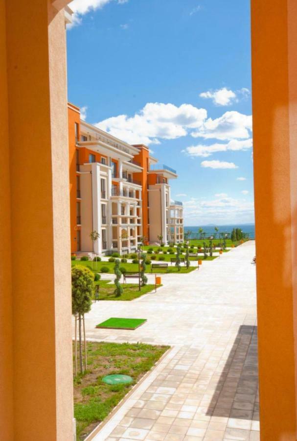 Apartment In Prestige Fort Beach Sveti Vlas Exterior photo
