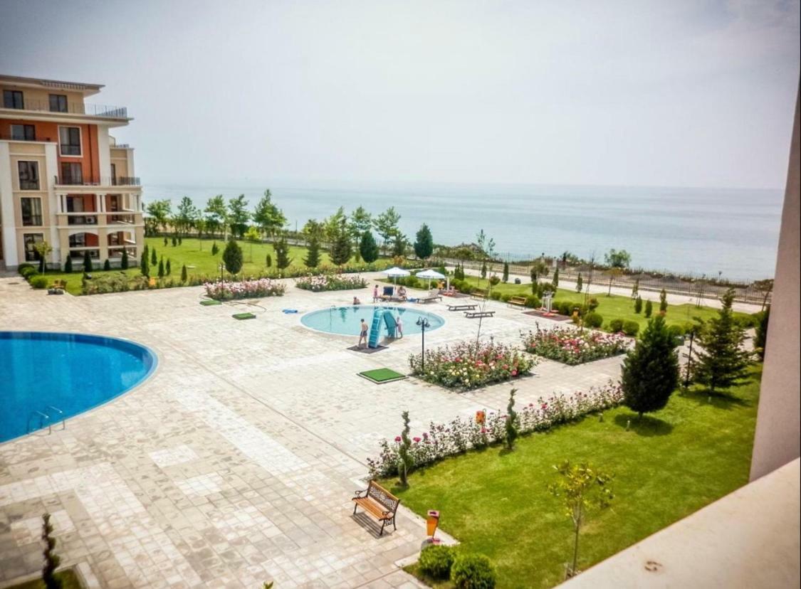 Apartment In Prestige Fort Beach Sveti Vlas Exterior photo